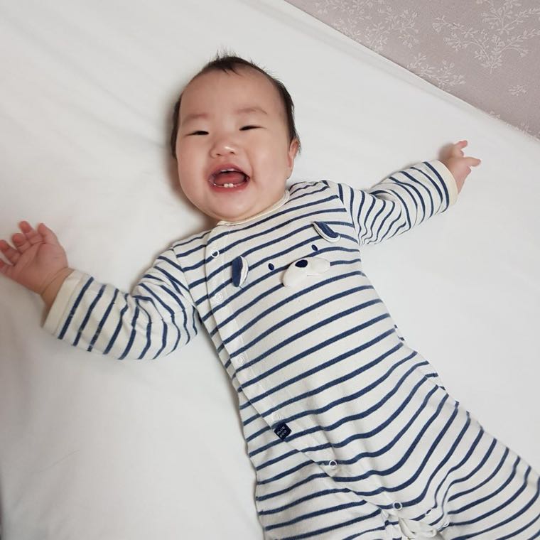 赤ちゃんのことばの発達、喃語から初語まで月齢別に