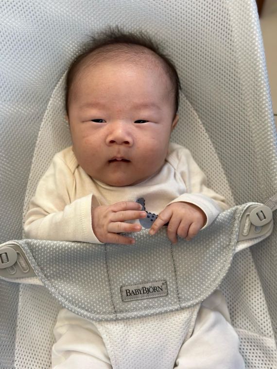 아기 변이 흰색·검은색·빨간색이면 바로 병원, 놓치면 안 되는 세 가지 색