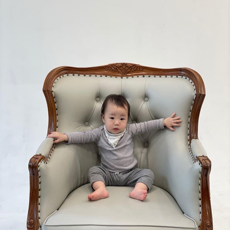떨어져 사는 조부모님께 손주 사진 자주 보여드리는 법, 디지털 액자·공유 앨범·메신저·앱 비교